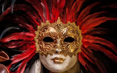 Die Masken fallen eine nach der anderen